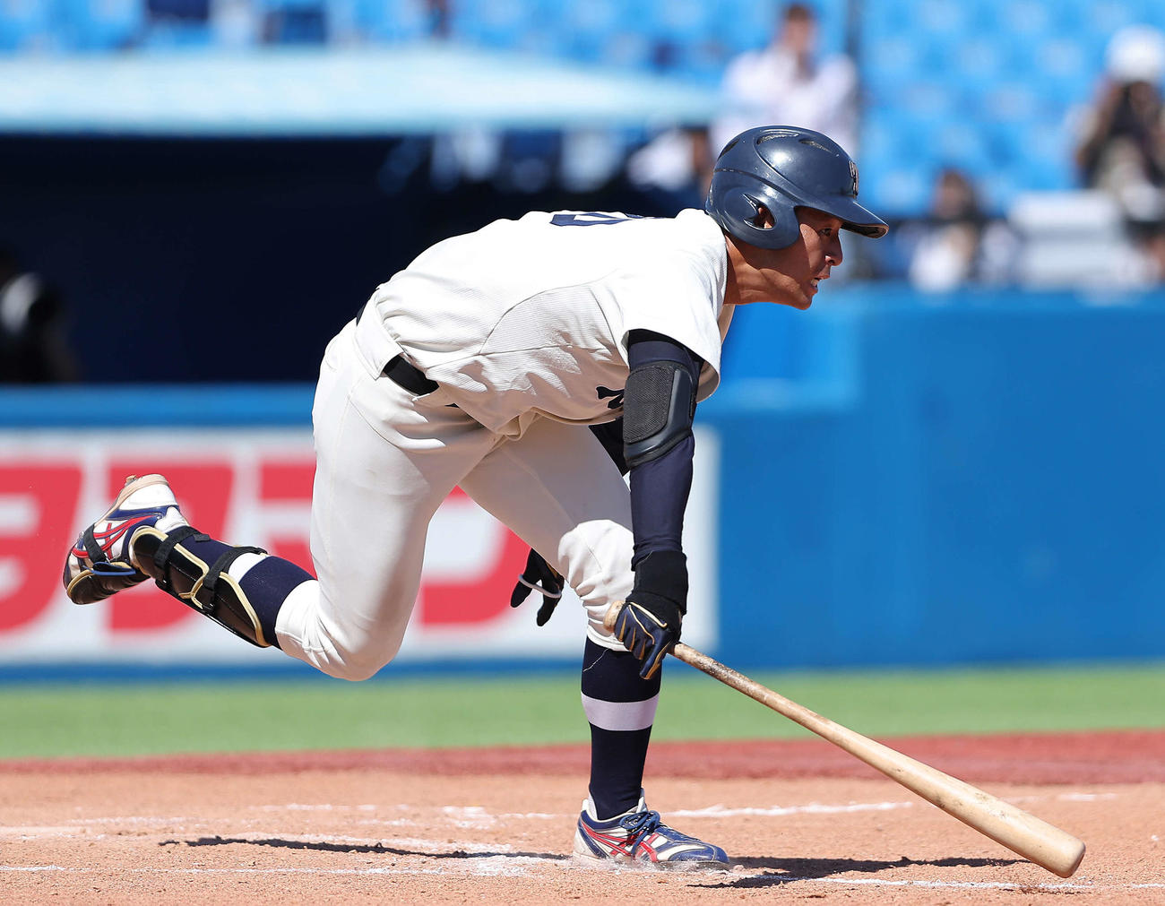 東洋大対日大　4回表東洋大1死一塁、右前打を放つ池田（撮影・河田真司）