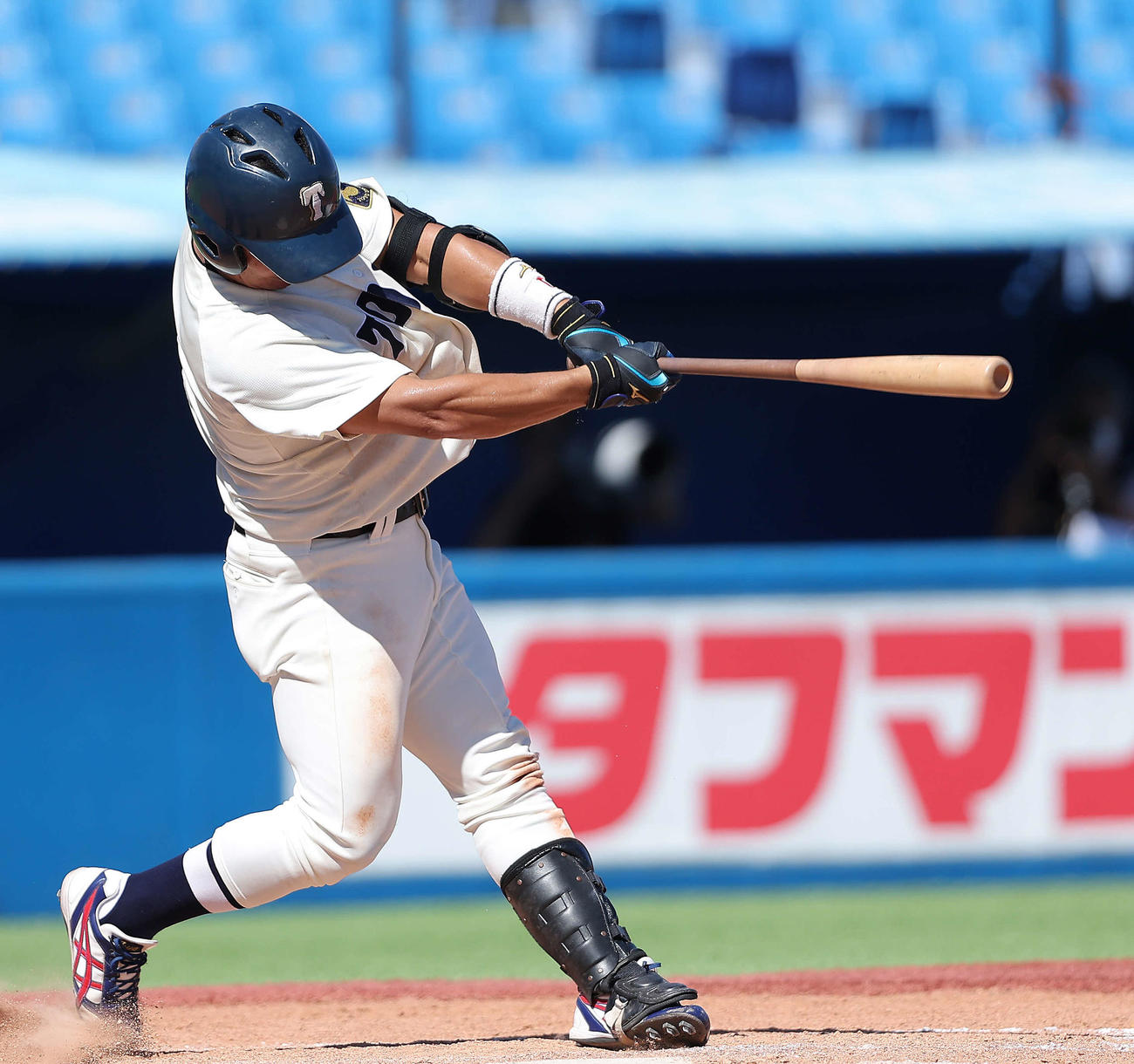 東洋大対日大　4回表東洋大1死一、二塁、右前適時打を放つ水谷（撮影・河田真司）