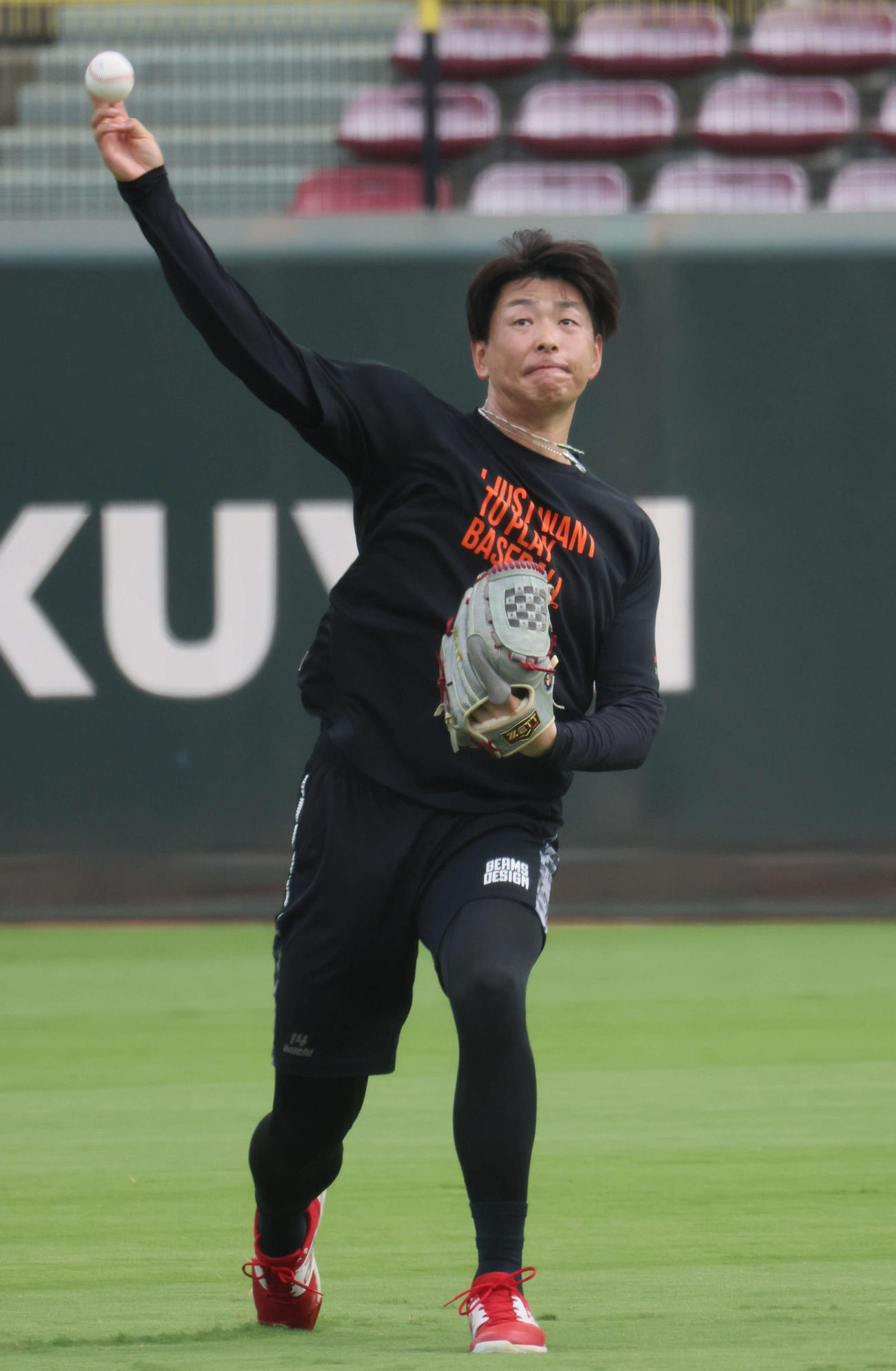投手指名練習でキャッチボールをする広島大瀬良（撮影・加藤孝規）