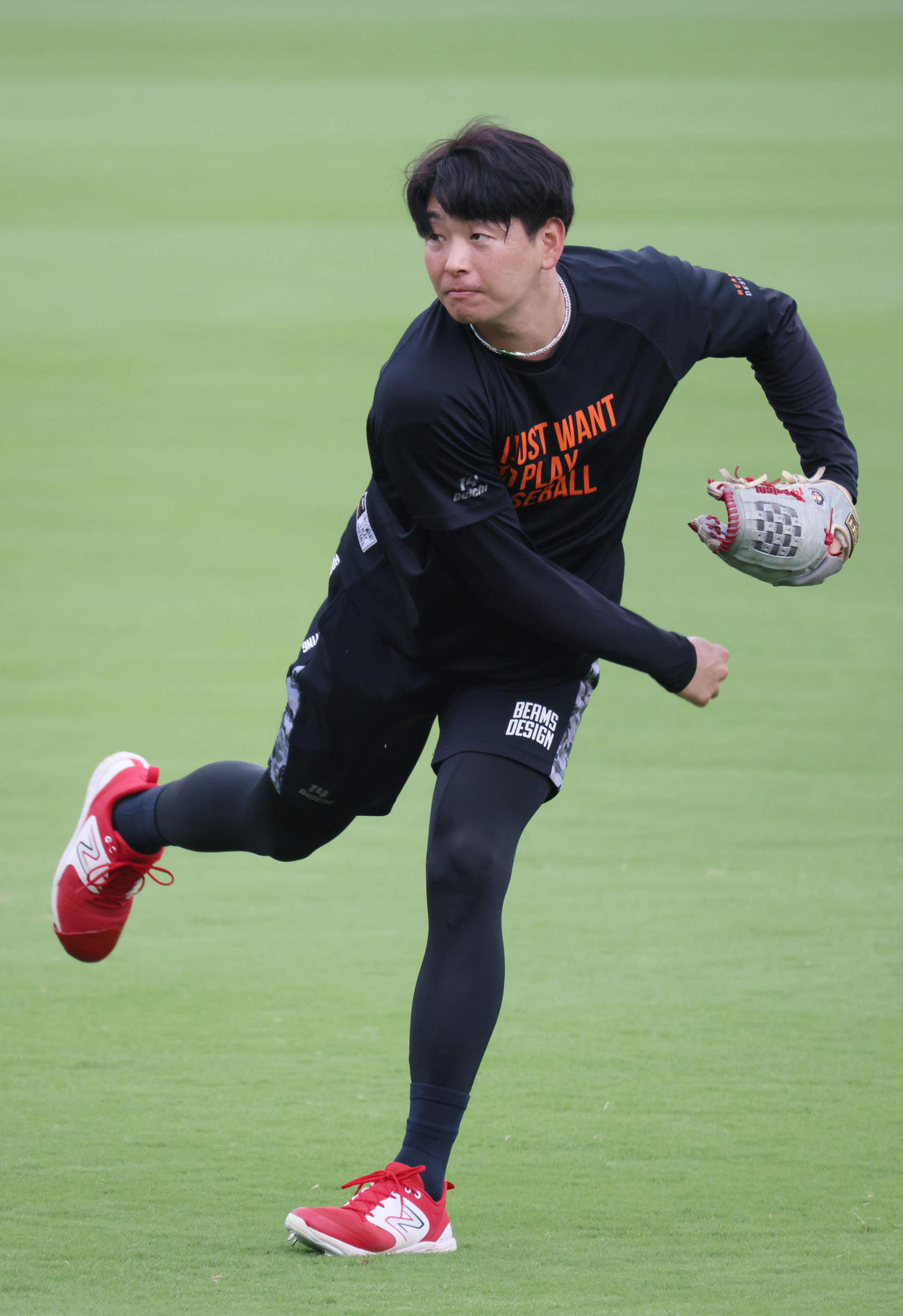 投手指名練習でキャッチボールをする広島大瀬良（撮影・加藤孝規）