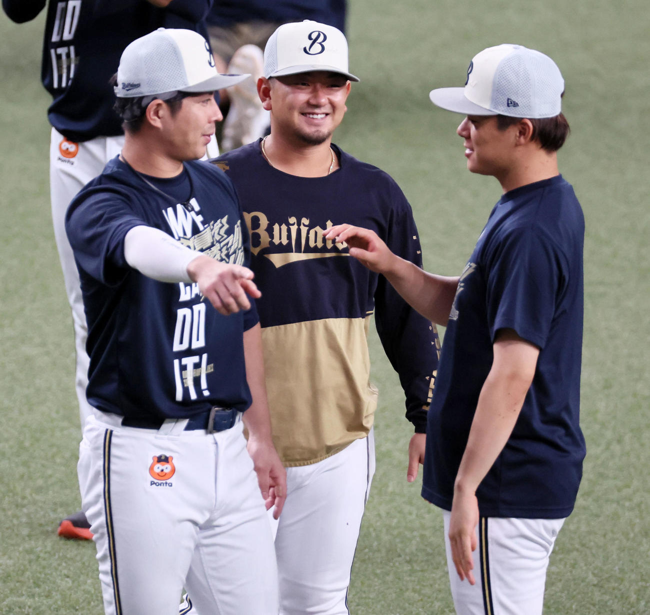 オリックス対ロッテ　1軍に合流し笑顔を見せる若月（撮影・加藤哉）