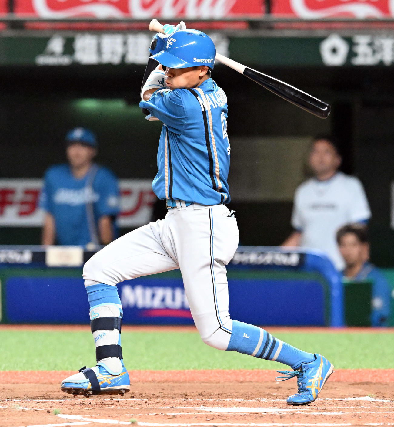西武対日本ハム　2回表日本ハム2死一、二塁、右前に適時打を放つ中島（撮影・たえ見朱実）