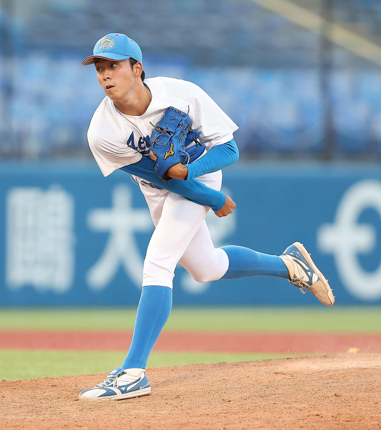 国学院大対青学大　8回表、2番手で登板する青学大・常広（撮影・河田真司）