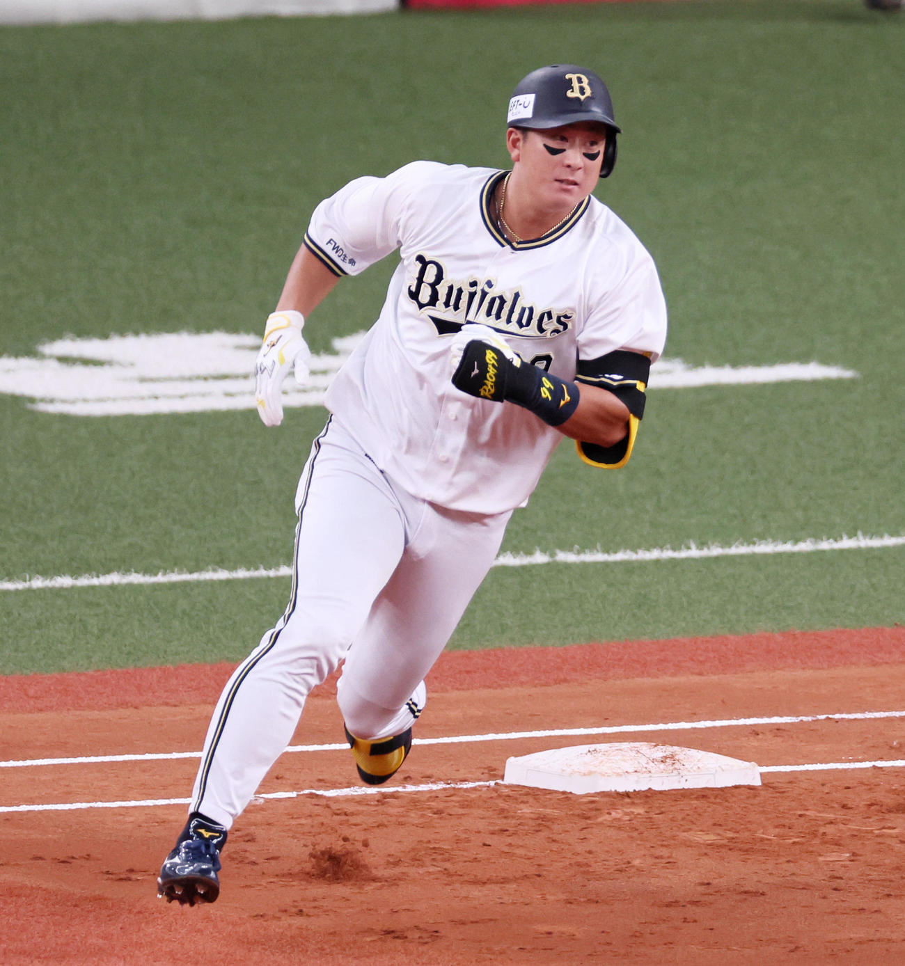 オリックス対ロッテ　1回裏オリックス2死一、三塁、杉本は左へ適時二塁打を放つ（撮影・加藤哉）