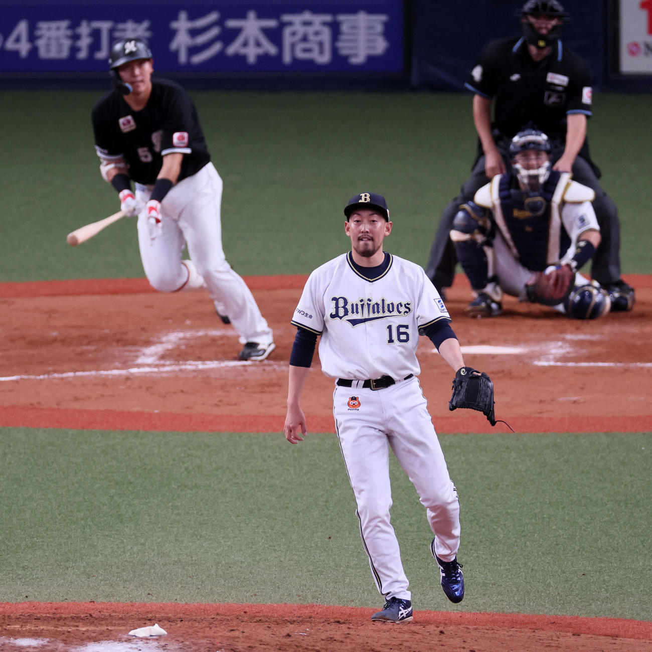オリックス対ロッテ　9回表ロッテ1死、平野佳は安田に左越えソロ本塁打を浴びる（撮影・加藤哉）
