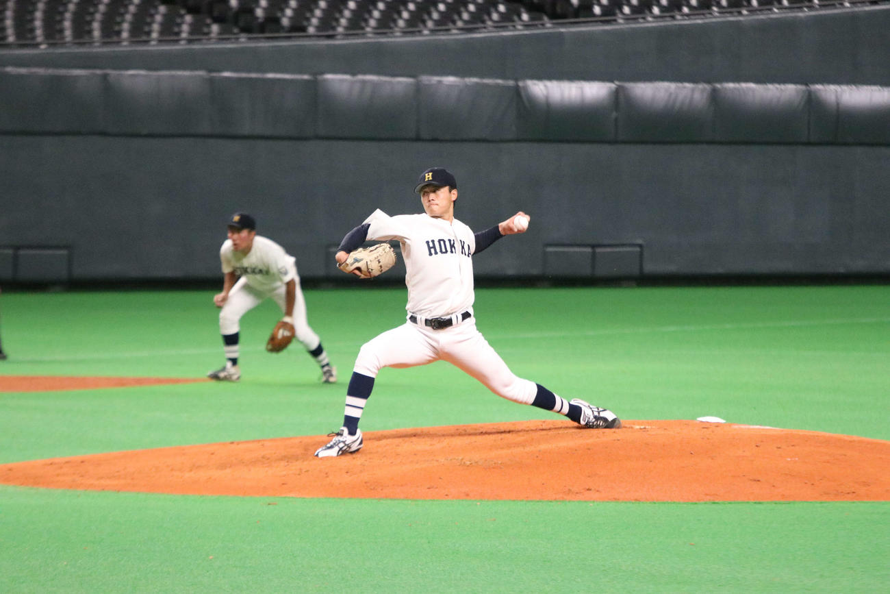 完封した北海学園大・木村（撮影・山崎純一）