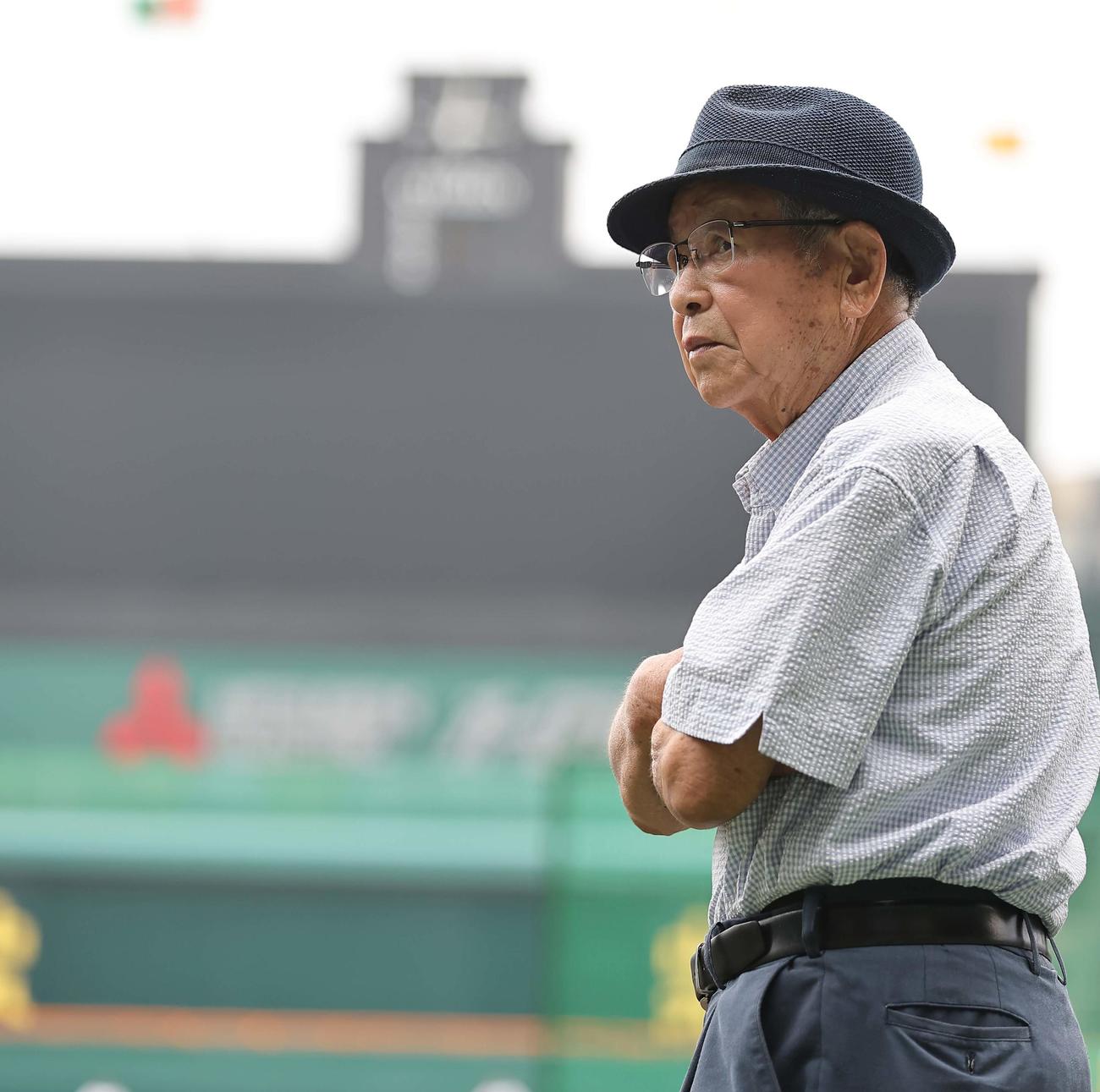 甲子園球場を訪れた吉田氏（撮影・上田博志）