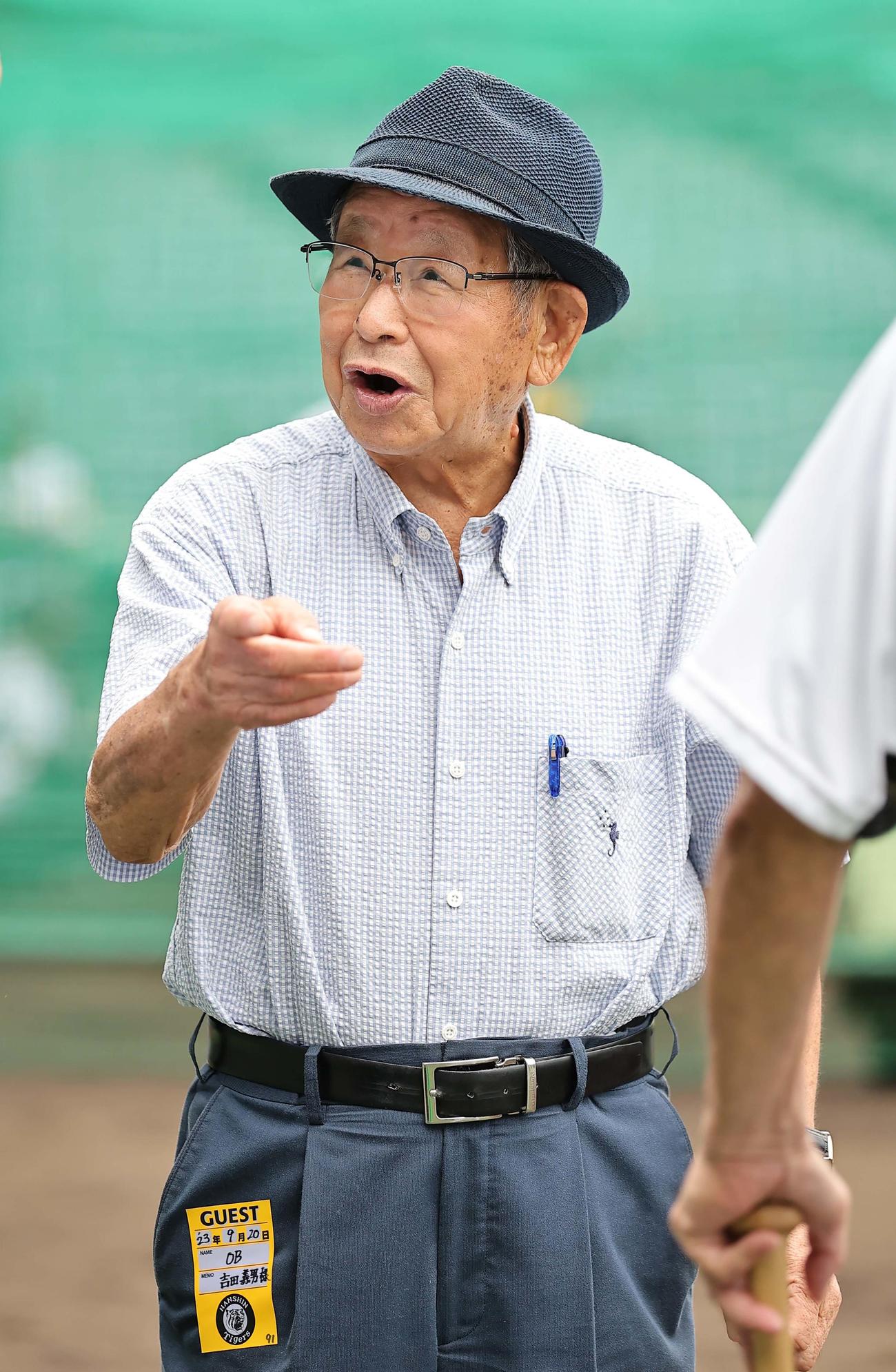 甲子園球場を訪れた吉田氏（撮影・上田博志）