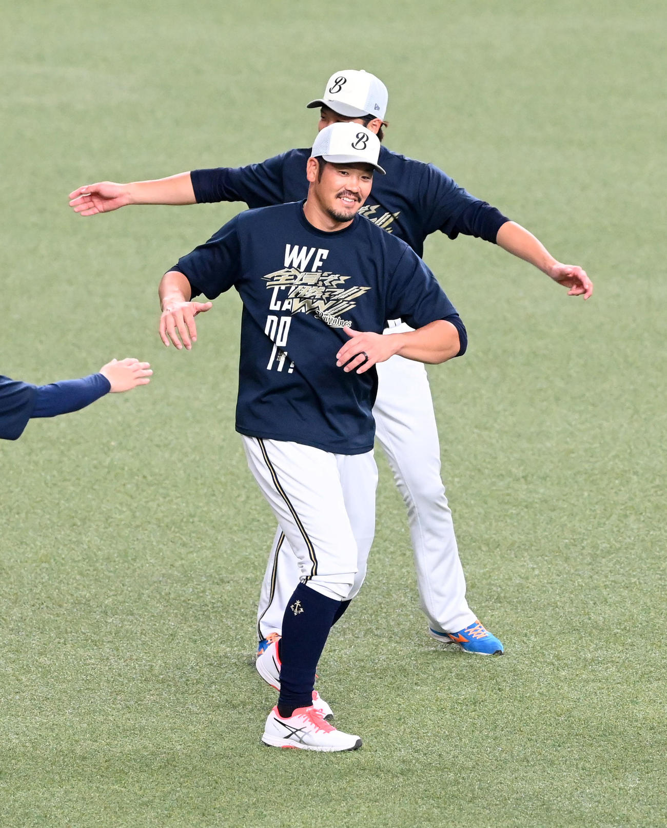 オリックス対ロッテ　笑顔で練習を行うT－岡田（撮影・前岡正明）