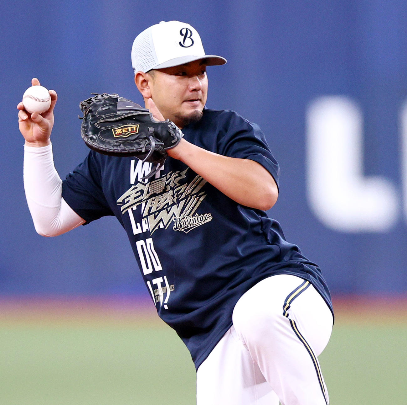 オリックス対ロッテ　試合前の練習でノックを受けるオリックス森（撮影・上山淳一）