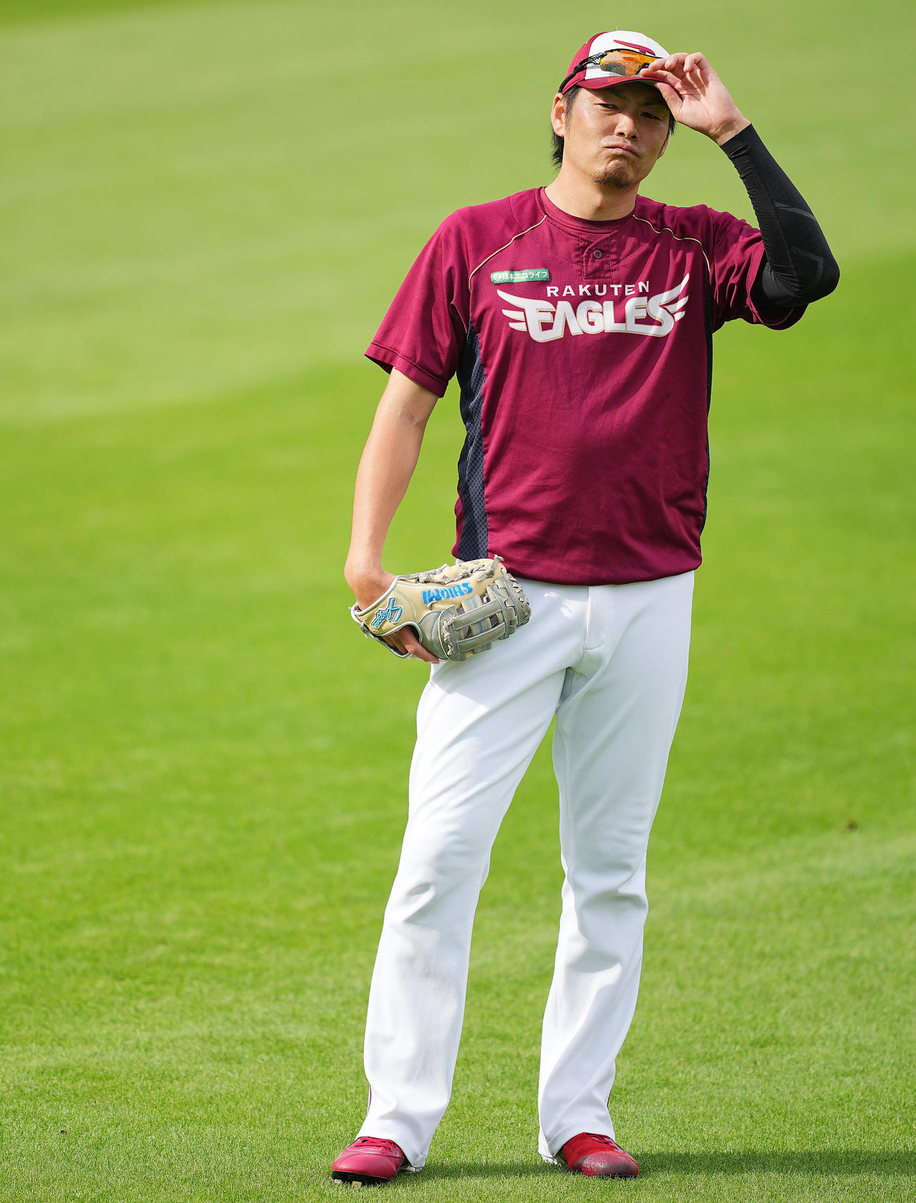 楽天対ソフトバンク　試合前練習に臨む楽天塩見（撮影・垰建太）