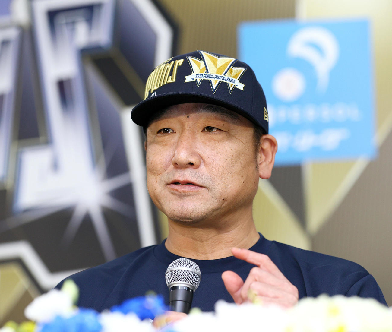 オリックス対ロッテ　パ・リーグ3連覇を決め、記者会見するオリックス中嶋監督（撮影・上山淳一）
