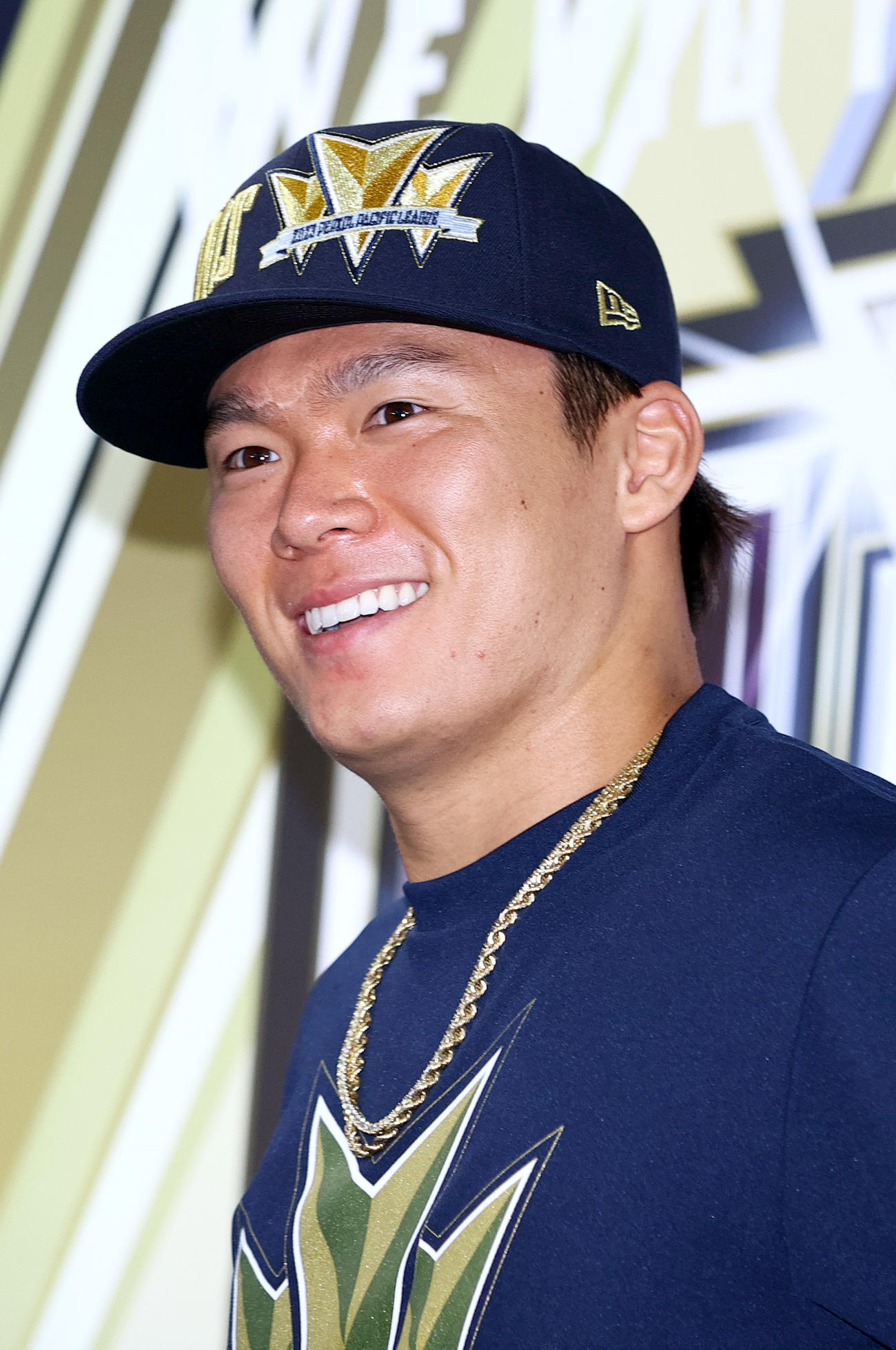 オリックス対ロッテ　パ・リーグ3連覇を決め、記者会見で笑顔を見せるオリックス山本（撮影・上山淳一）