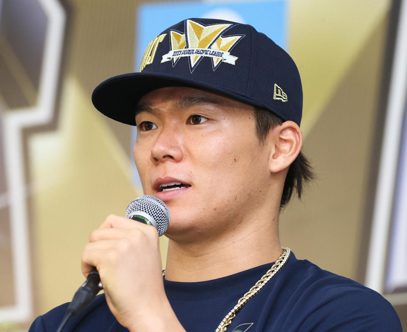 オリックス対ロッテ　パ・リーグ3連覇を決め、記者会見するオリックス山本（撮影・上山淳一）