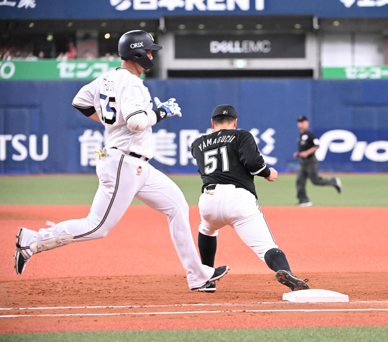 オリックス対ロッテ　3回裏オリックス無死、二ゴロに倒れたTー岡田（撮影・和賀正仁）