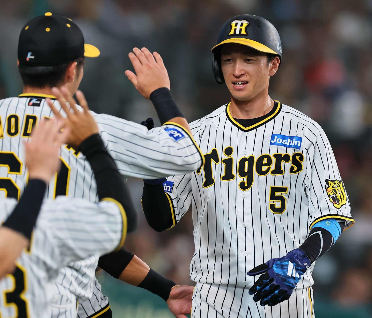 阪神対巨人　3回裏阪神無死三塁、近本は中野の左前勝ち越し適時打で生還する（撮影・上田博志）