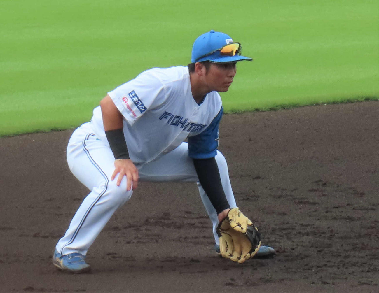 日本ハム対西武　遊撃の守備につく日本ハム上川畑
