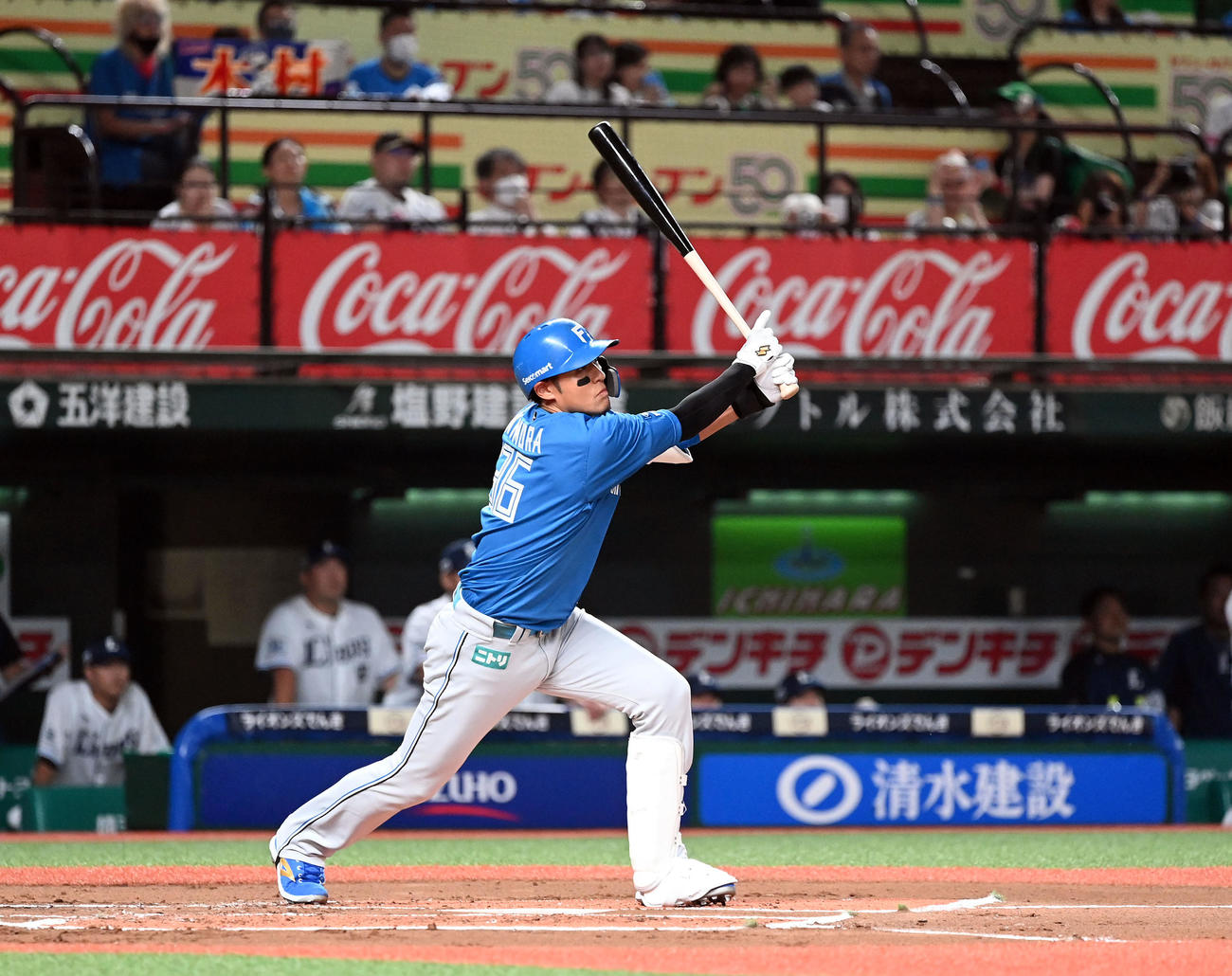 西武対日本ハム　1回表日本ハム2死一塁、右飛に倒れる木村（撮影・たえ見朱実）