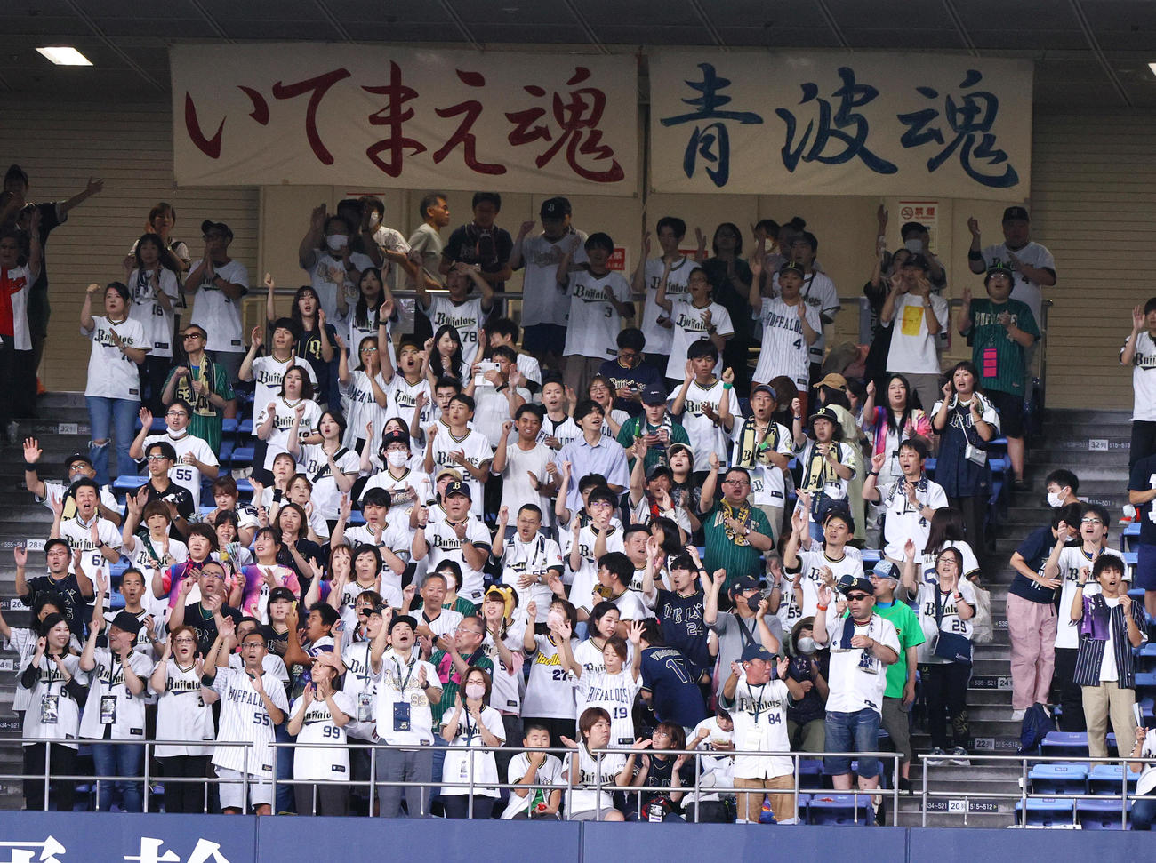 オリックス対ロッテ　球場を盛り上げるオリックス応援団（撮影・上山淳一）