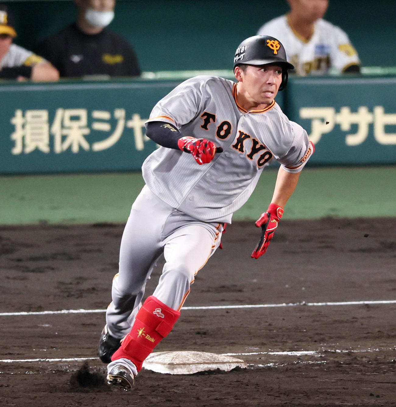 阪神対巨人　7回表巨人無死、増田大はは左二塁打を放つ（撮影・加藤哉）