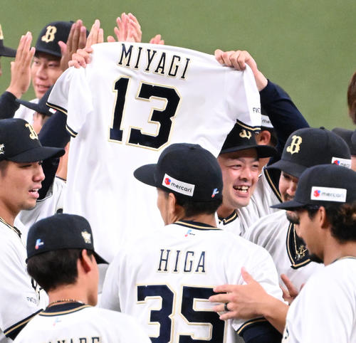 オリックス】宮城大弥は体調不良で集合写真ユニホームだけ参加 紅林は