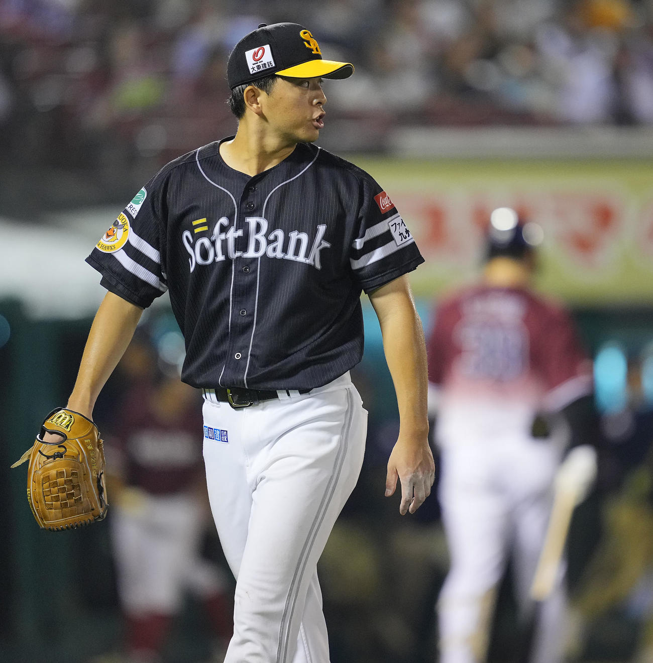楽天対ソフトバンク　3回裏楽天2死二、三塁、伊藤（右）を見逃しの三振に仕留め引き締まった表情を見せる大関（撮影・垰建太）