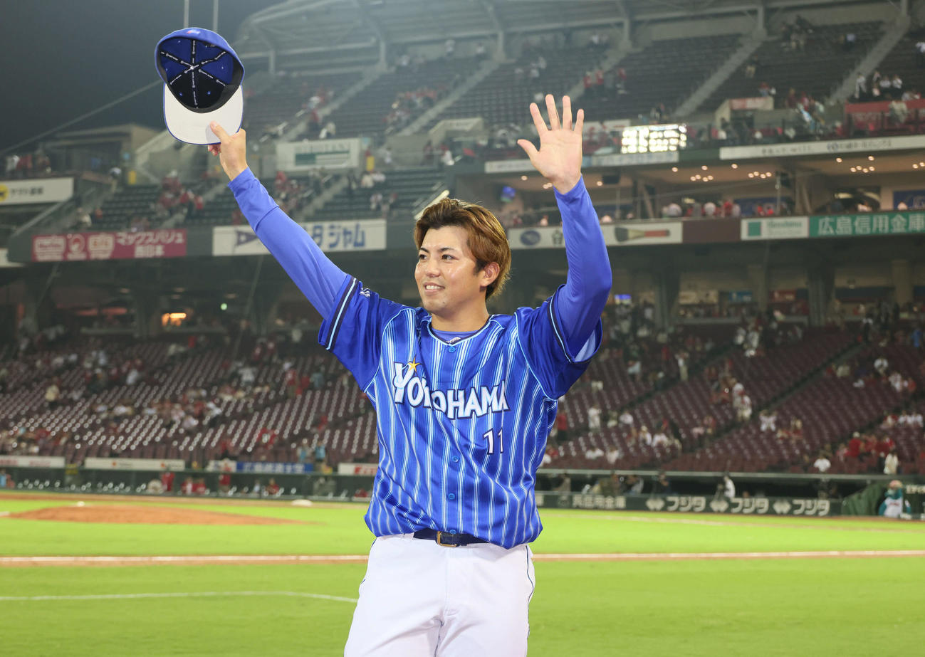 広島対DeNA 15勝目をあげた東（撮影・加藤孝規）