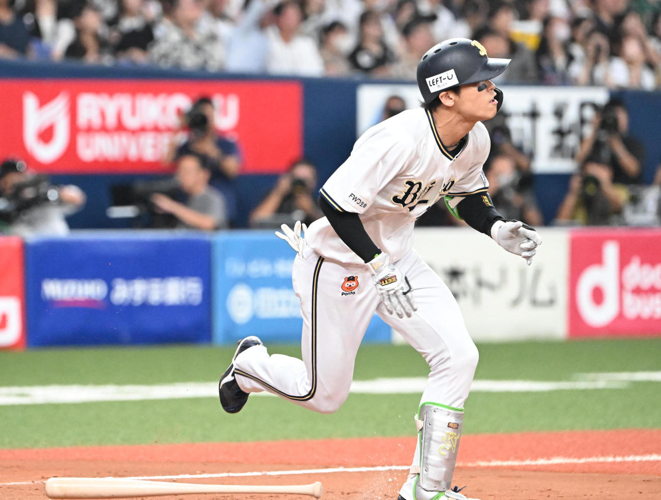 オリックス対ロッテ　7回裏オリックス2死一、三塁、中越え適時三塁打を放つ中川圭（撮影・和賀正仁）