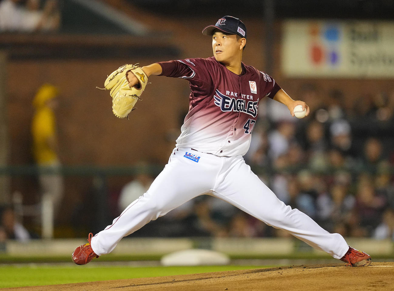 楽天対ソフトバンク　力投する楽天先発の藤井（撮影・垰建太）