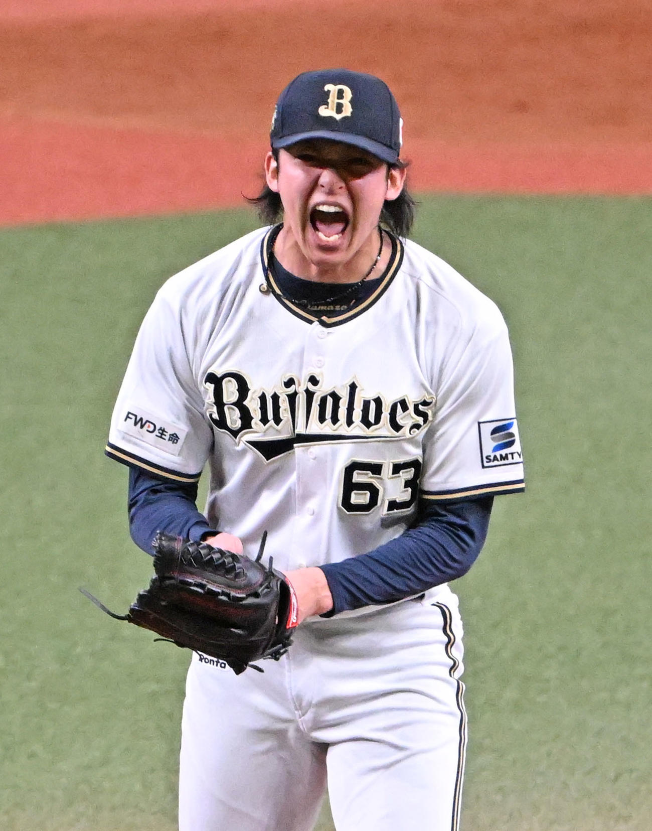 オリックス対ロッテ　リーグ優勝を果たし雄たけびをあげる山崎颯（撮影・石井愛子）
