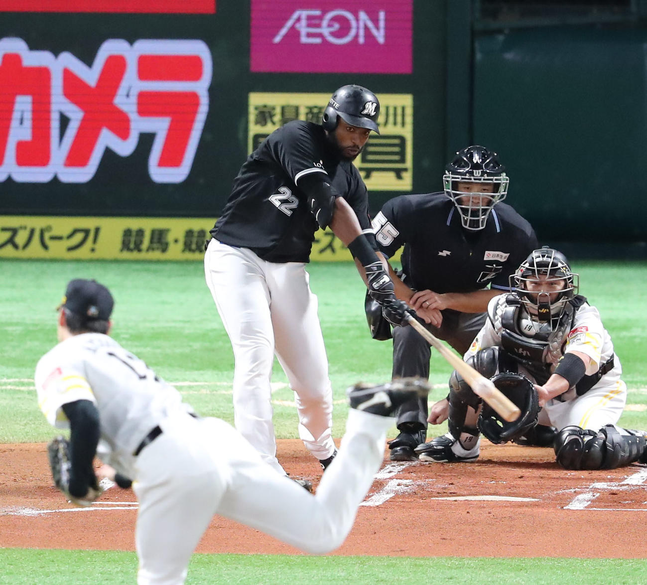 ソフトバンク対ロッテ　1回表ロッテ2死、ポランコは右越えに先制本塁打を放つ（撮影・梅根麻紀）