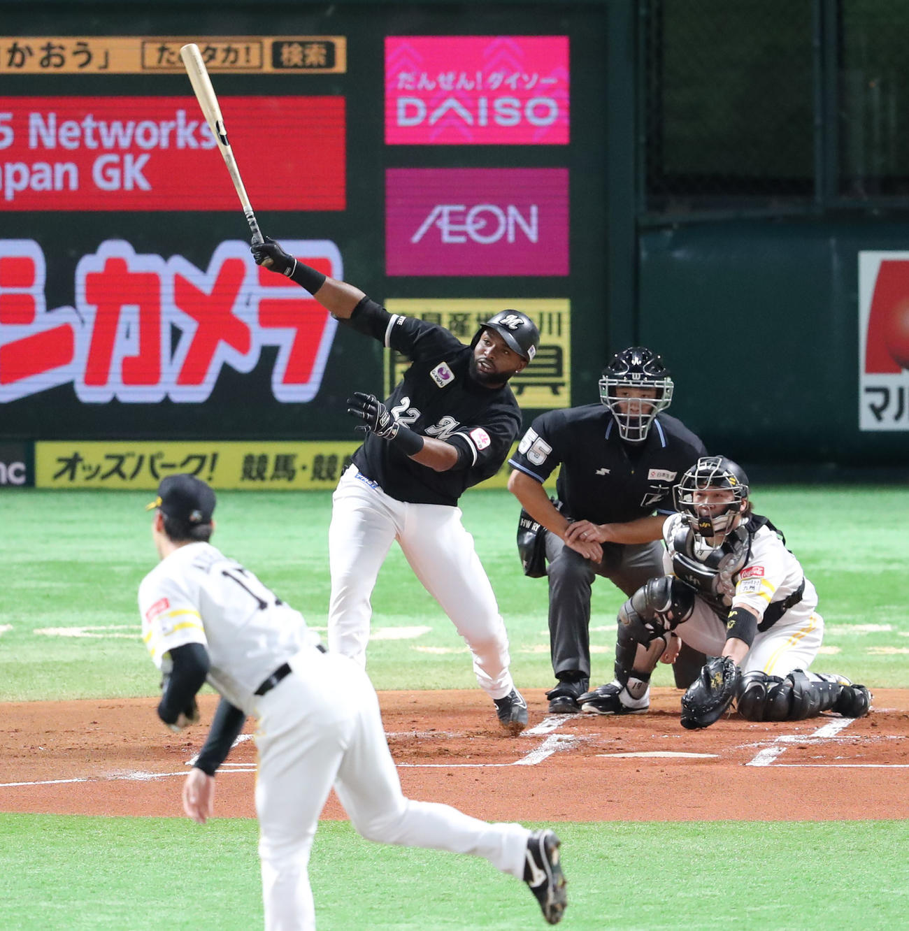 ソフトバンク対ロッテ　1回表ロッテ2死、ポランコは右越えに先制本塁打を放つ（撮影・梅根麻紀）