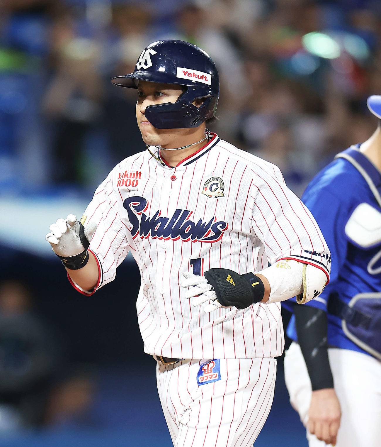 ヤクルト対中日　3回裏ヤクルト2死二塁、左越え2点本塁打で生還する山田（撮影・河田真司）