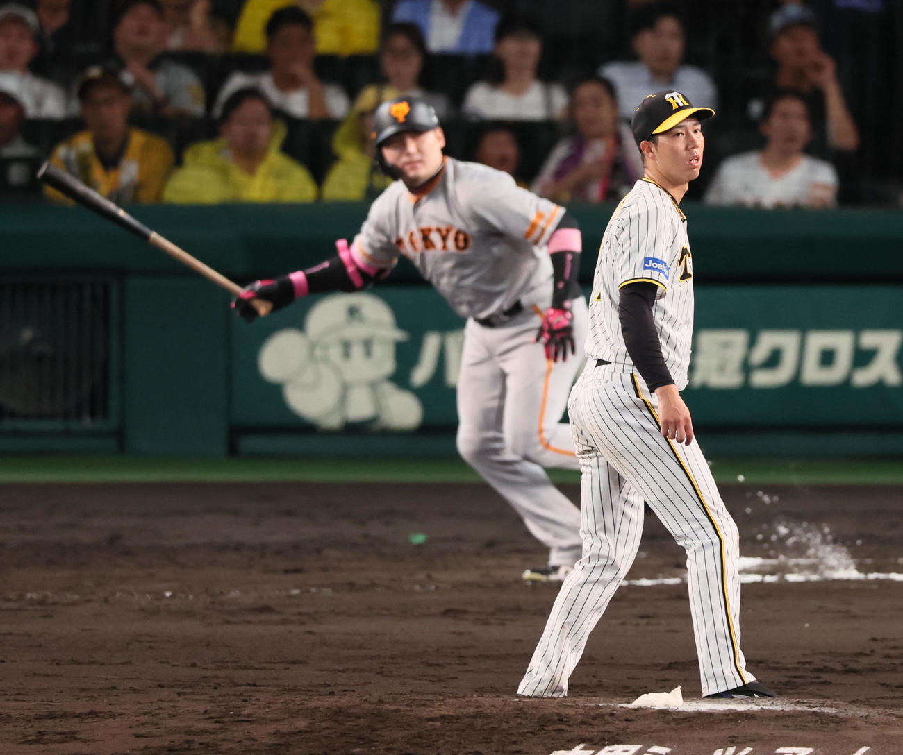 阪神対巨人　6回表巨人2死一、二塁、青柳は丸に左へ適時打を打たれ失点（撮影・加藤哉）
