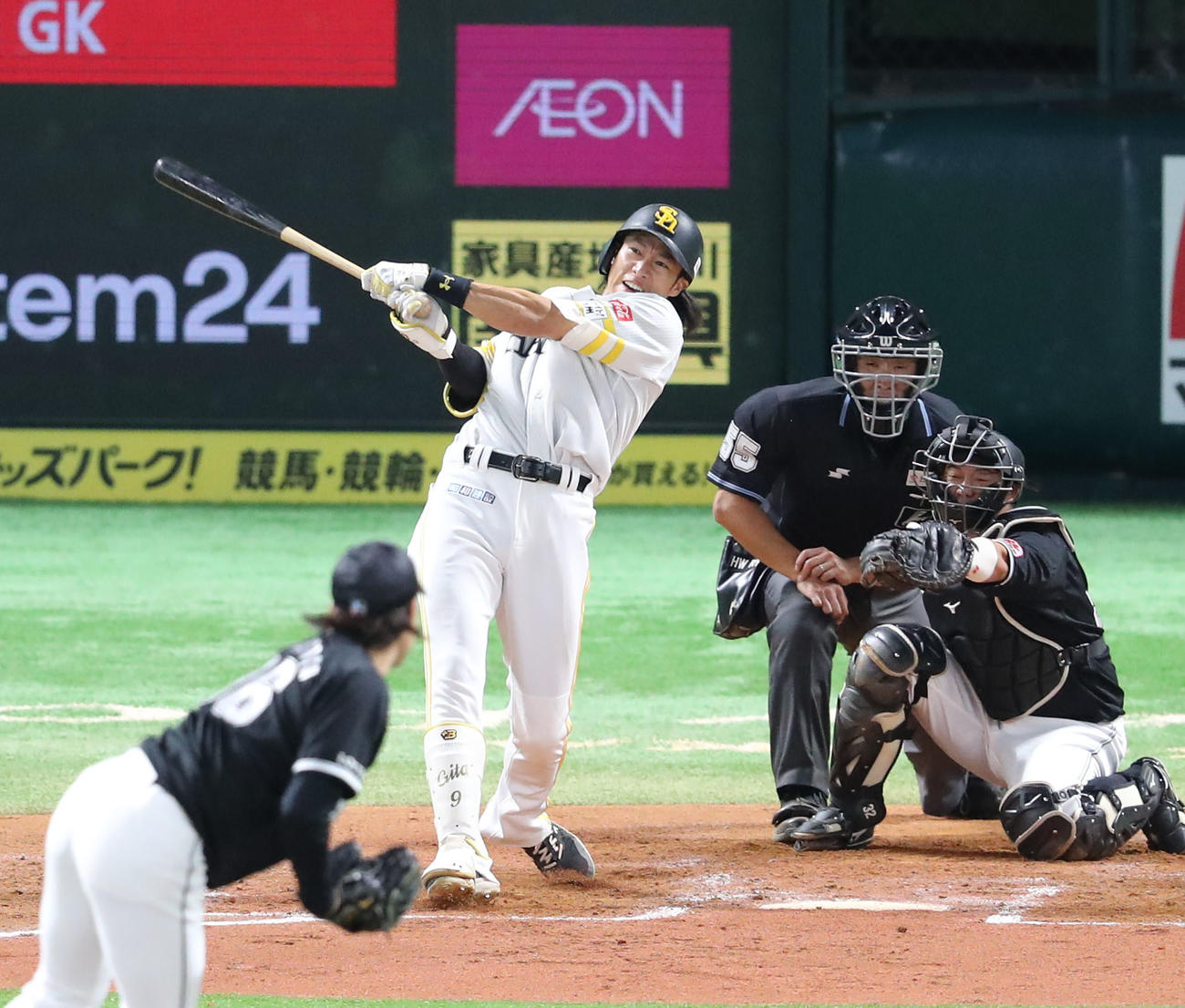 ソフトバンク対ロッテ　7回裏ソフトバンク1死、柳田は中前安打を放つ（撮影・梅根麻紀）