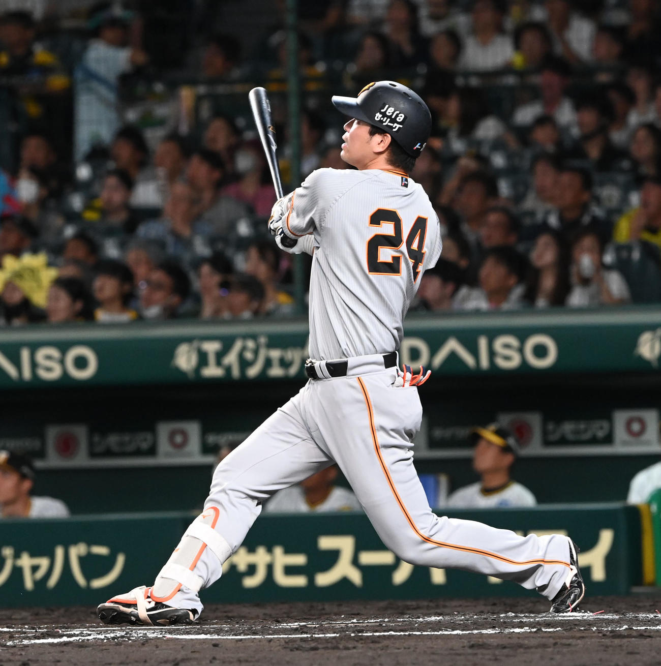 阪神対巨人　6回表巨人2死満塁、代打の大城卓は右越え満塁本塁打を放つ（撮影・前岡正明）