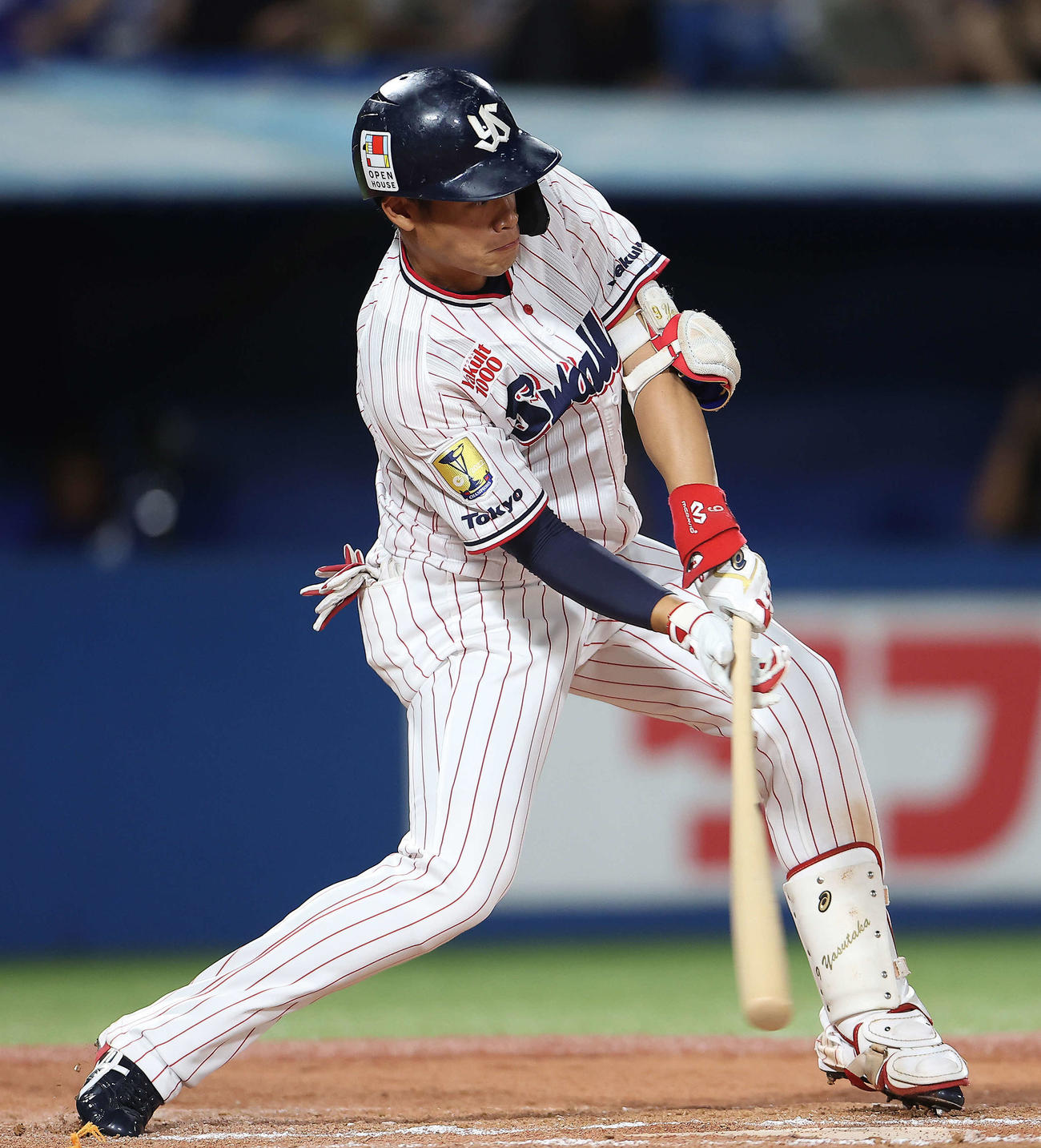 ヤクルト対中日　6回裏ヤクルト1死、左前打を放つ塩見（撮影・河田真司）