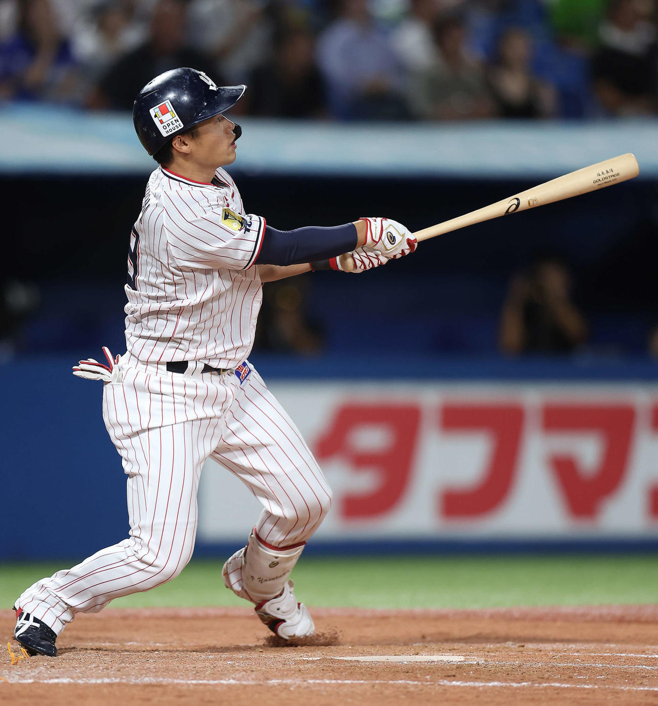 ヤクルト対中日　4回裏ヤクルト1死満塁、中越え満塁本塁打を放つ塩見（撮影・河田真司）