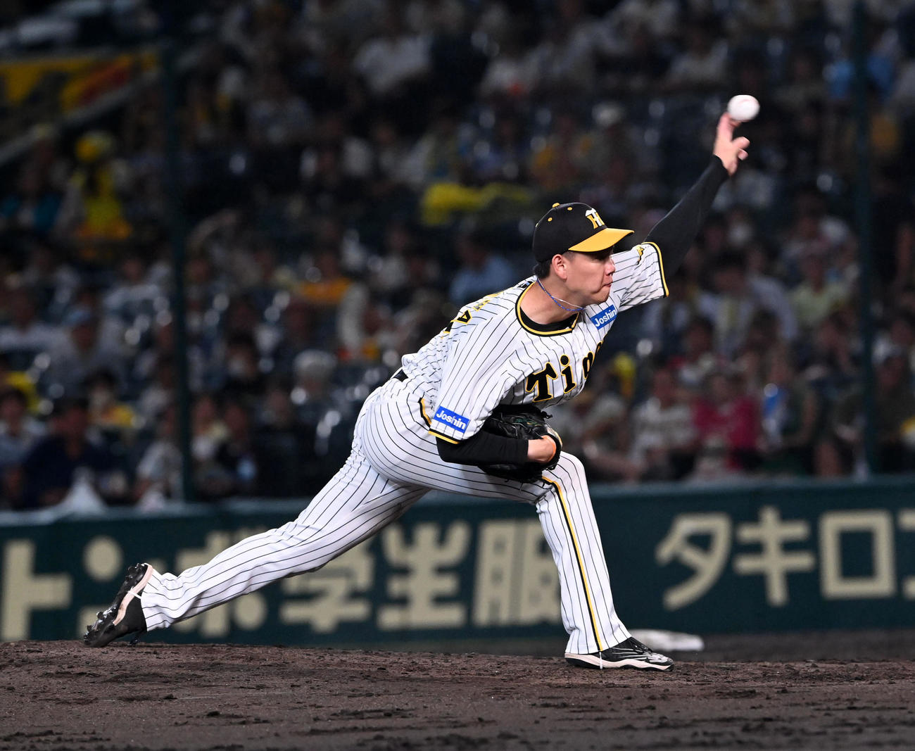 阪神対巨人　阪神2番手の及川（撮影・前岡正明）