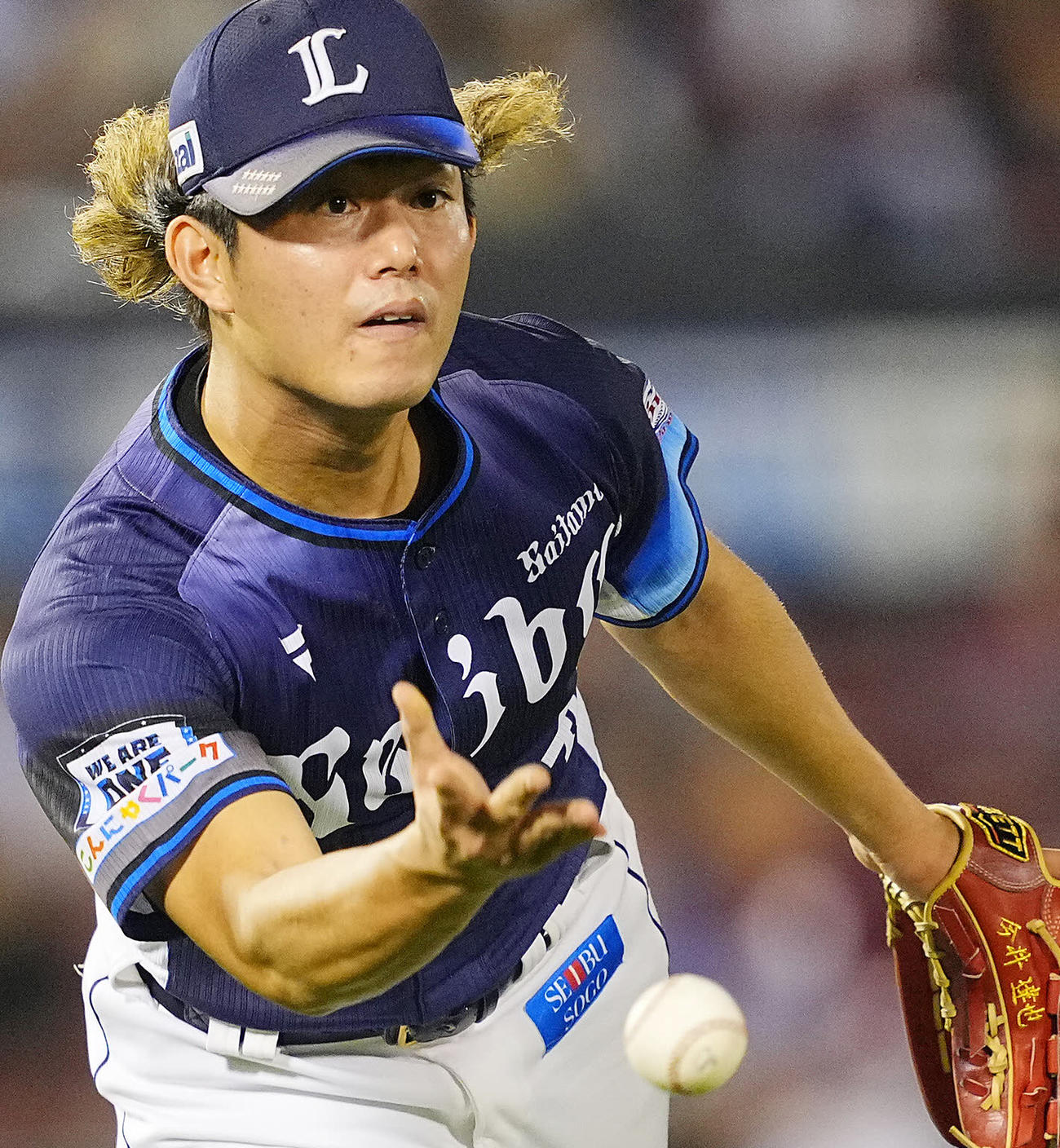 楽天対西武　7回裏楽天2死一、二塁、小郷の強襲打を懸命に一塁へ送球する今井（撮影・垰建太）