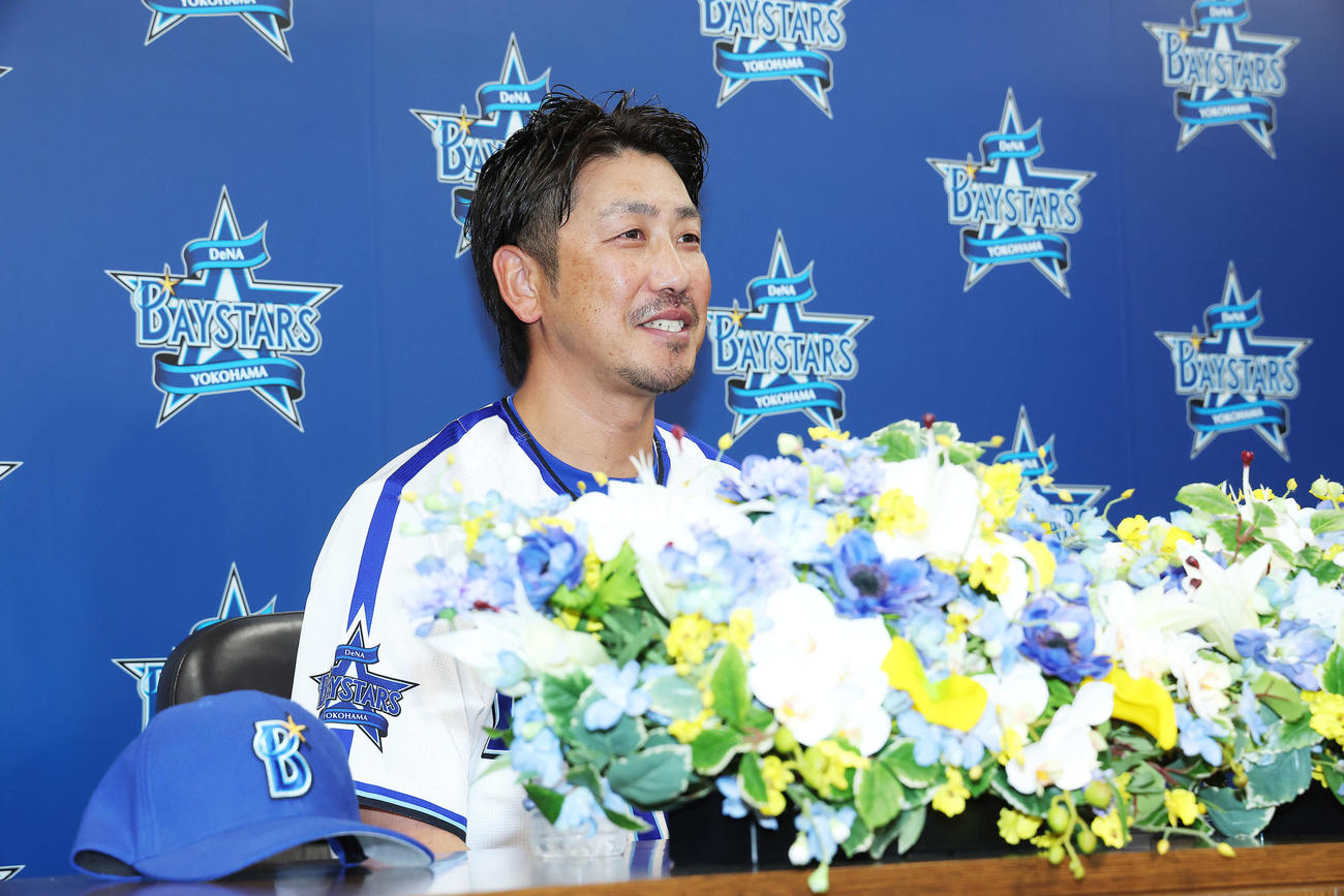 引退会見に臨むDeNA藤田（撮影・河田真司）