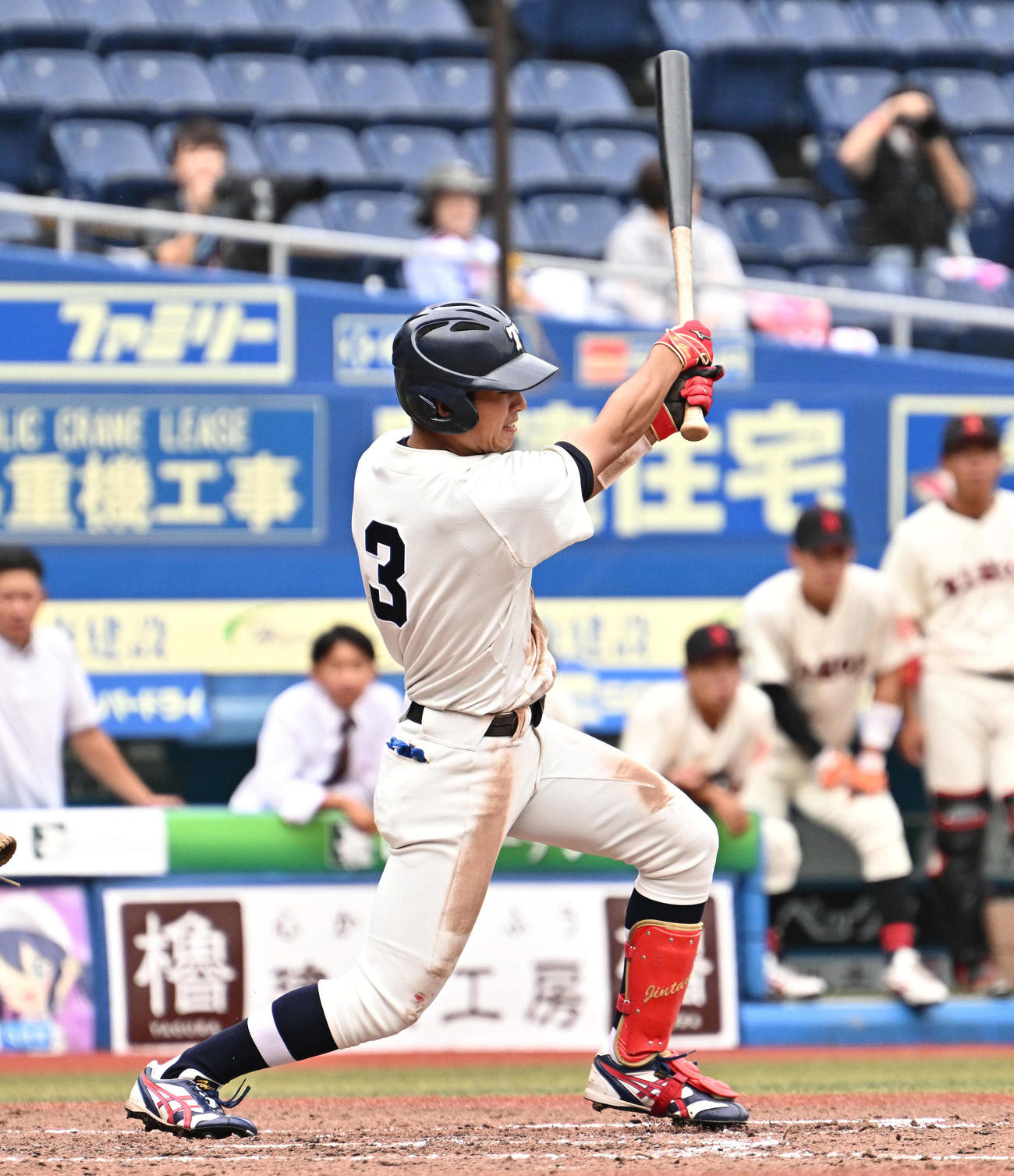 東洋大対日大　5回表東洋大1死二塁、吉田は先制左前適時二塁打を放つ（撮影・滝沢徹郎）