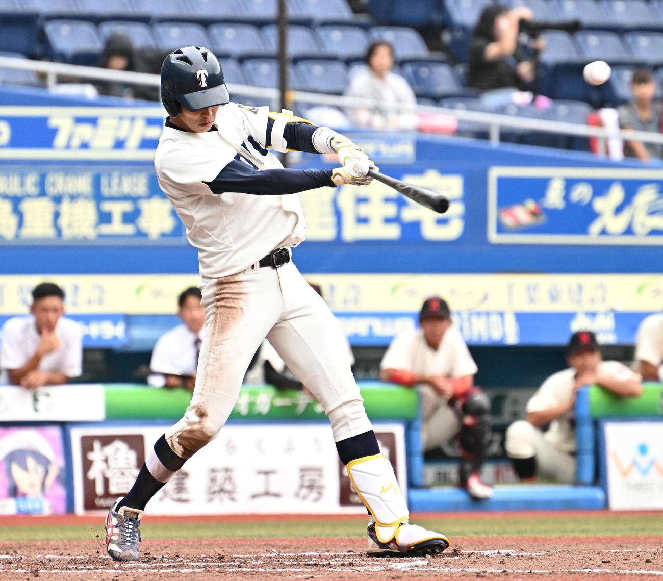 東洋大対日大　3回表東洋大2死、花田は右翼に二塁打を放つ（撮影・滝沢徹郎）