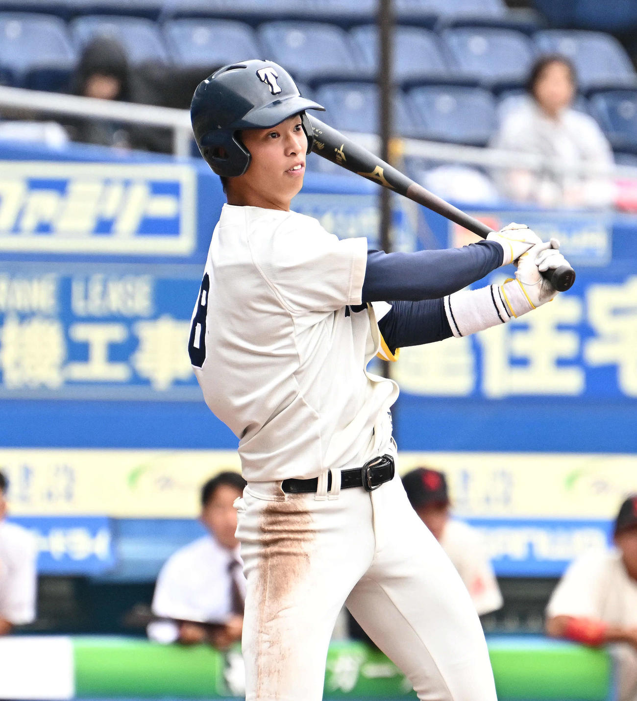 東洋大対日大　3回表東洋大2死、花田は右翼に二塁打を放つ（撮影・滝沢徹郎）