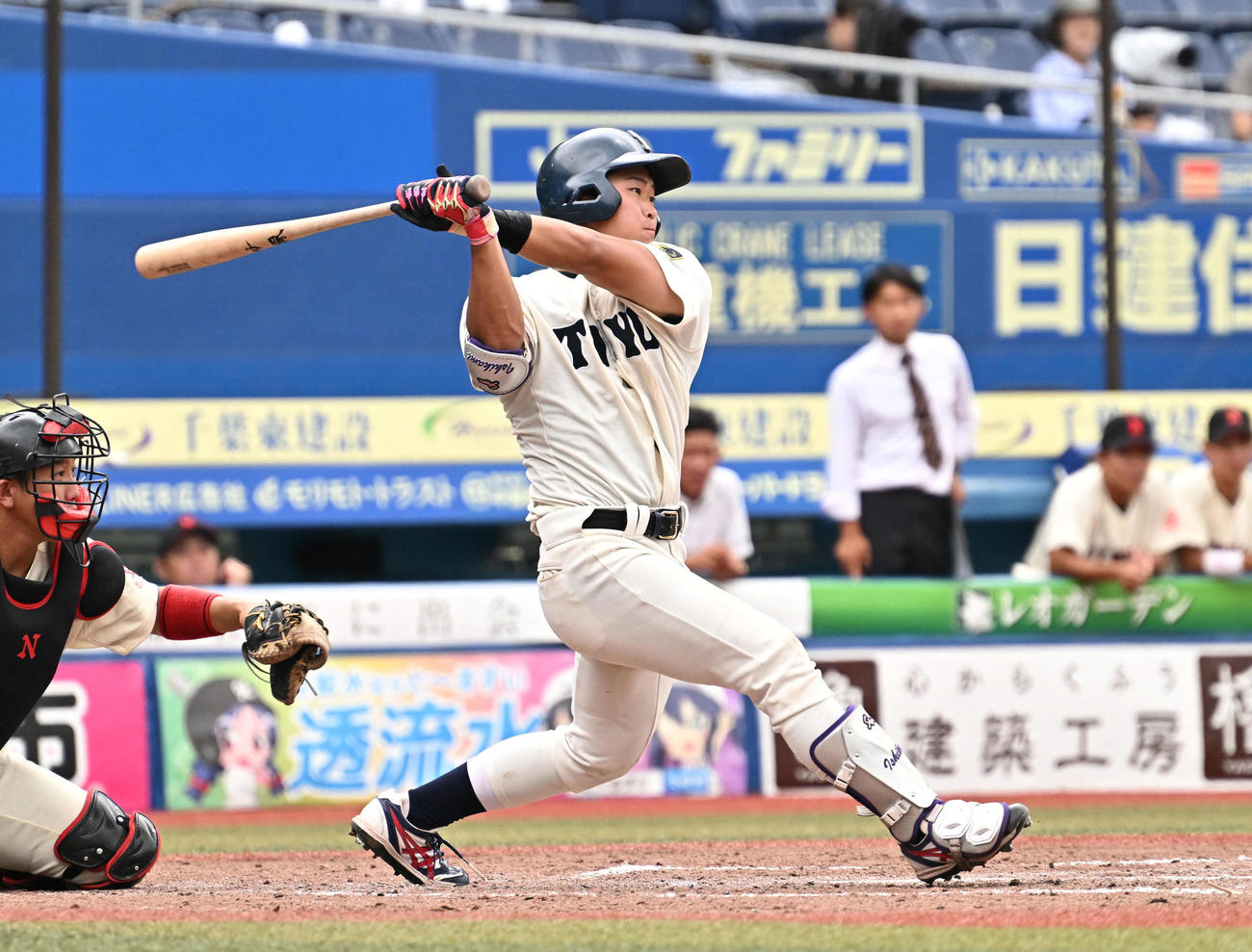 東洋大対日大　9回表東洋大2死一、二塁、石上は中2点適時二塁打を放つ（撮影・滝沢徹郎）