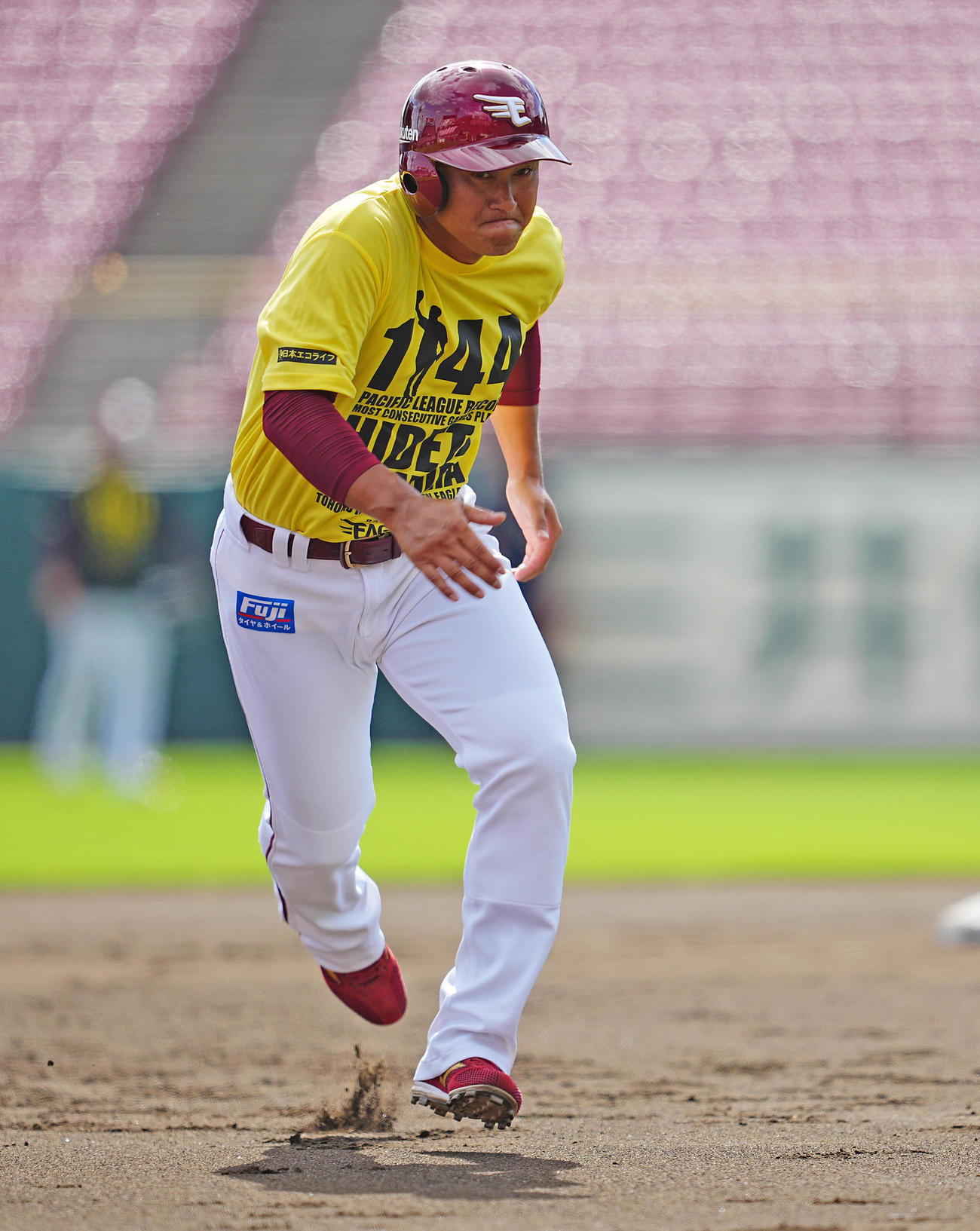 楽天対日本ハム　試合前練習に臨む楽天銀次（撮影・垰建太）