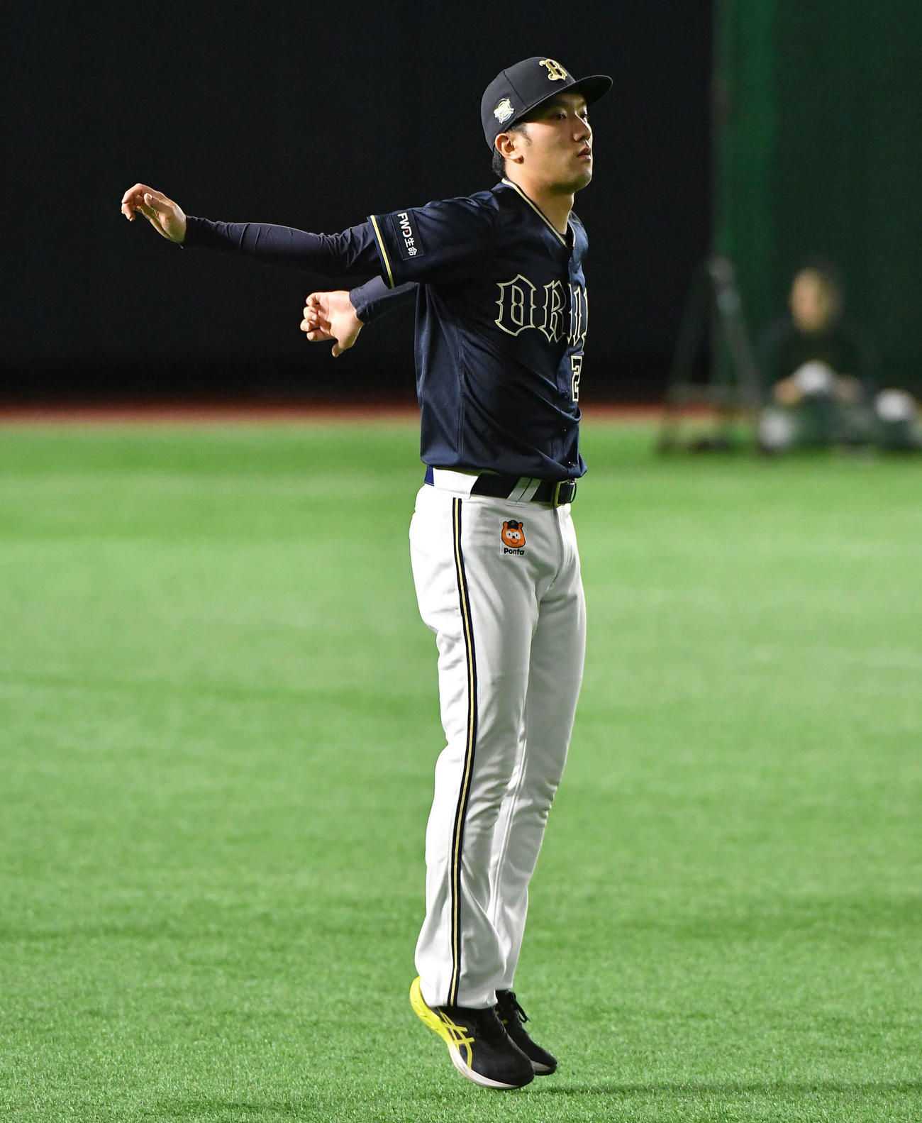 ウオーミングアップを行う田嶋（撮影・岩下翔太）