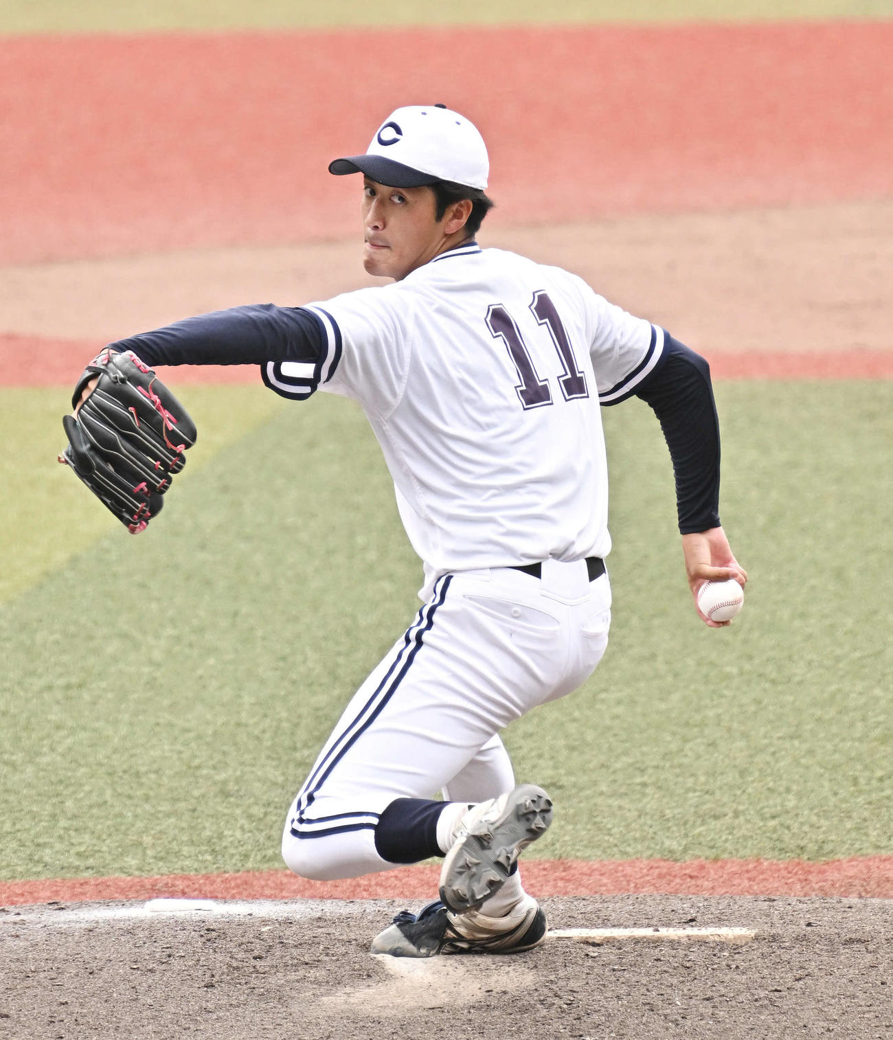 亜大対中大　力投する中大先発の西舘（撮影・滝沢徹郎）