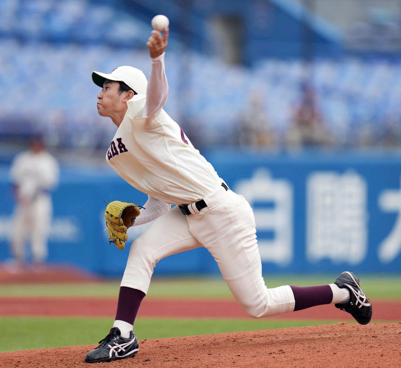明大対早大　8回表から登板する早大2番手の斎藤正（撮影・狩俣裕三）