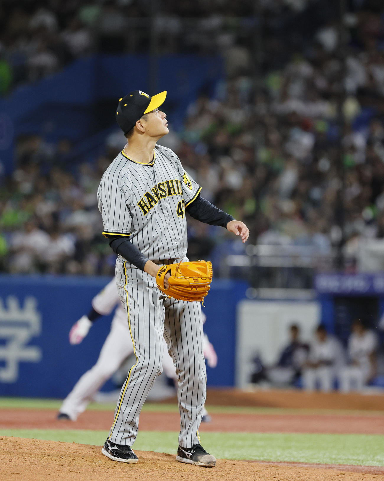 ヤクルト対阪神　4回裏ヤクルト1死一塁、村上に2点本塁打を浴びる阪神大竹（撮影・藤尾明華）